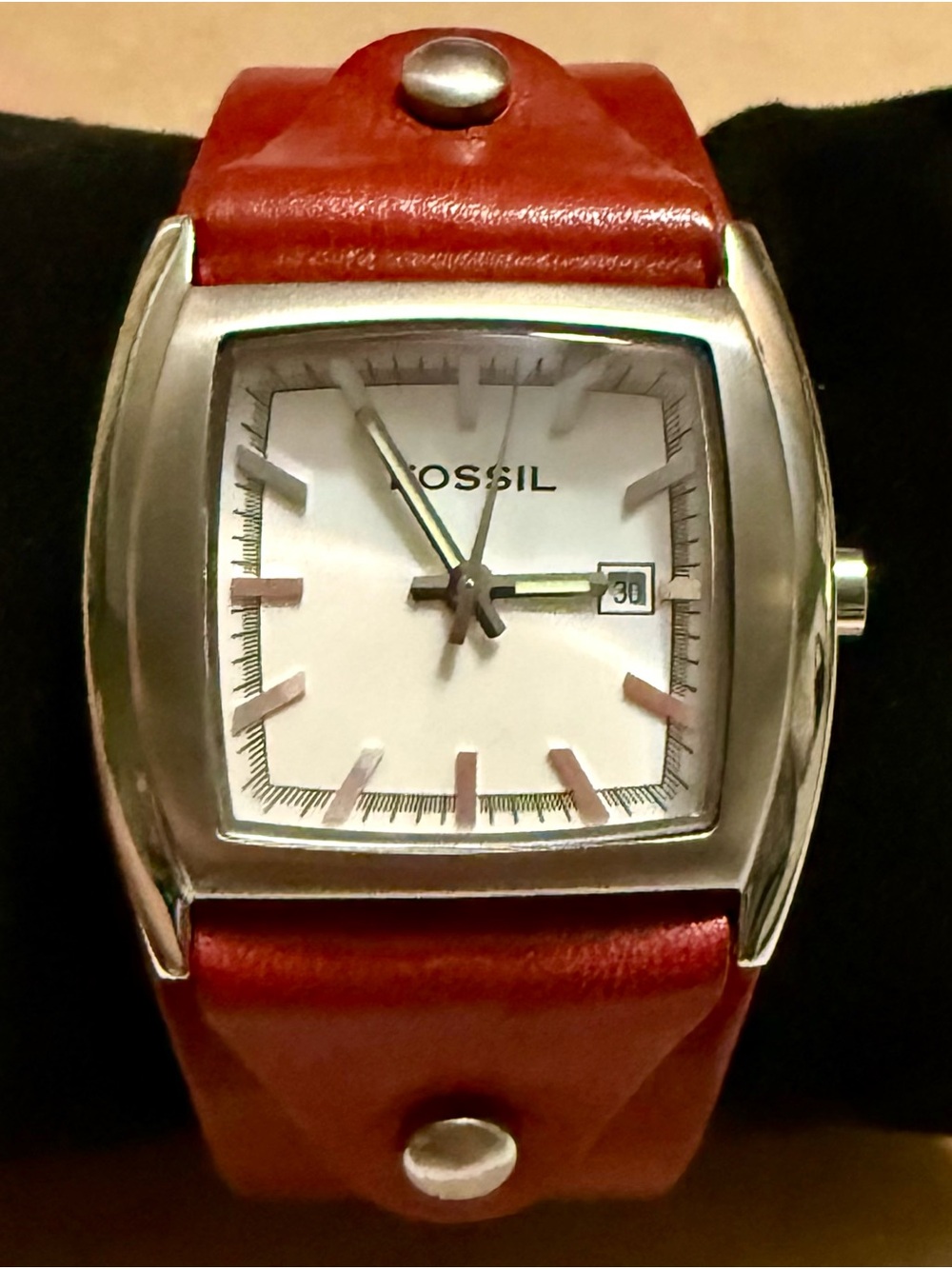 Vintage Fossil Women’s Red Leather Strap Stainless Watch JR8134